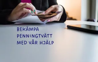 En person som räknar sedlar, med texten "Bekämpa penningtvätt med vår hjälp" som framhäver tjänster för att motverka penningtvätt.