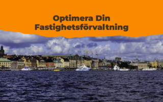 Stockholms stadssilhuett med texten 'Optimera Din Fastighetsförvaltning' som representerar strategisk fastighetsförvaltning och skatteoptimering i Stockholm.