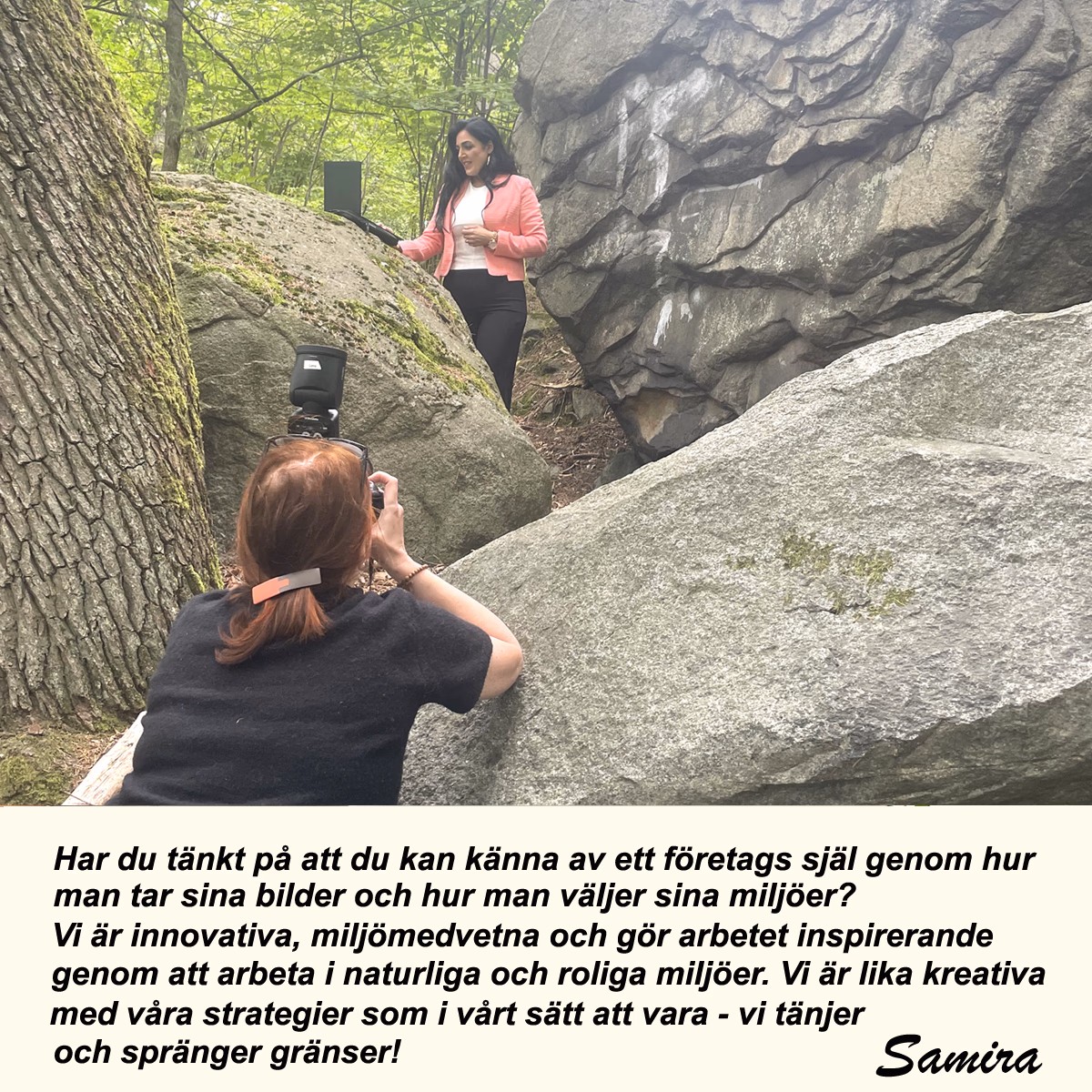 Fotografering i naturlig utomhusmiljö där en person blir fotograferad mellan stora stenar – kreativt arbete och inspiration astra redovisning